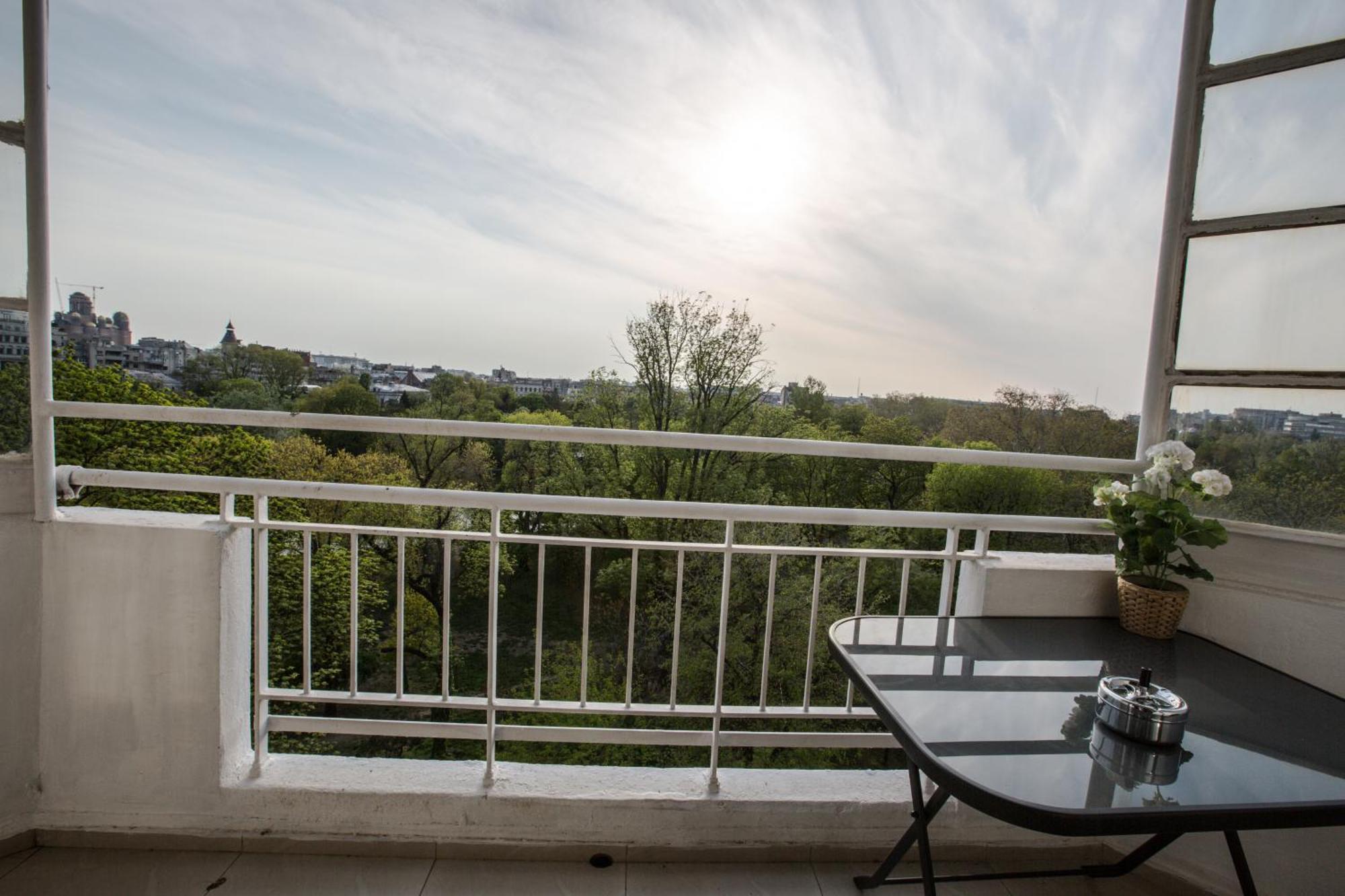 Spacious City View Apartment With Balcony Bucureşti Eksteriør bilde